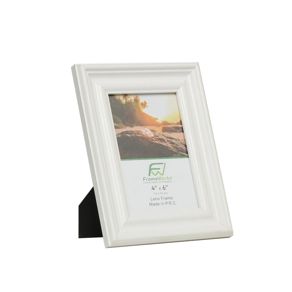 http://thedisplayguys.com/cdn/shop/products/4-x-6-white-wood-2-pack-picture-frames-with-molded-edges-3_1024x.jpg?v=1657923666